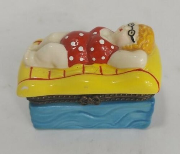 Lady in Polka Dot Swimsuit Trinket Box Sunbathing Retro Keepsakebox - Picture 2 of 8